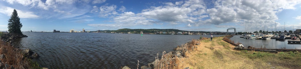 papatom59's tweet photo. Duluth quite the bustling harbor. #TransSuperior #Roxy https://t.co/d6aZRrijUf