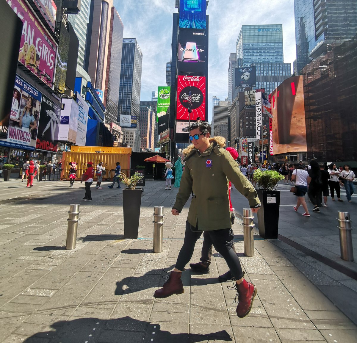 chamatalie's tweet photo. 完全一致 #NintendoSwitch #Splatoon2 #スプラトゥーン2 #TimesSquare #NewYork https://t.co/5Quhs6Q5xD