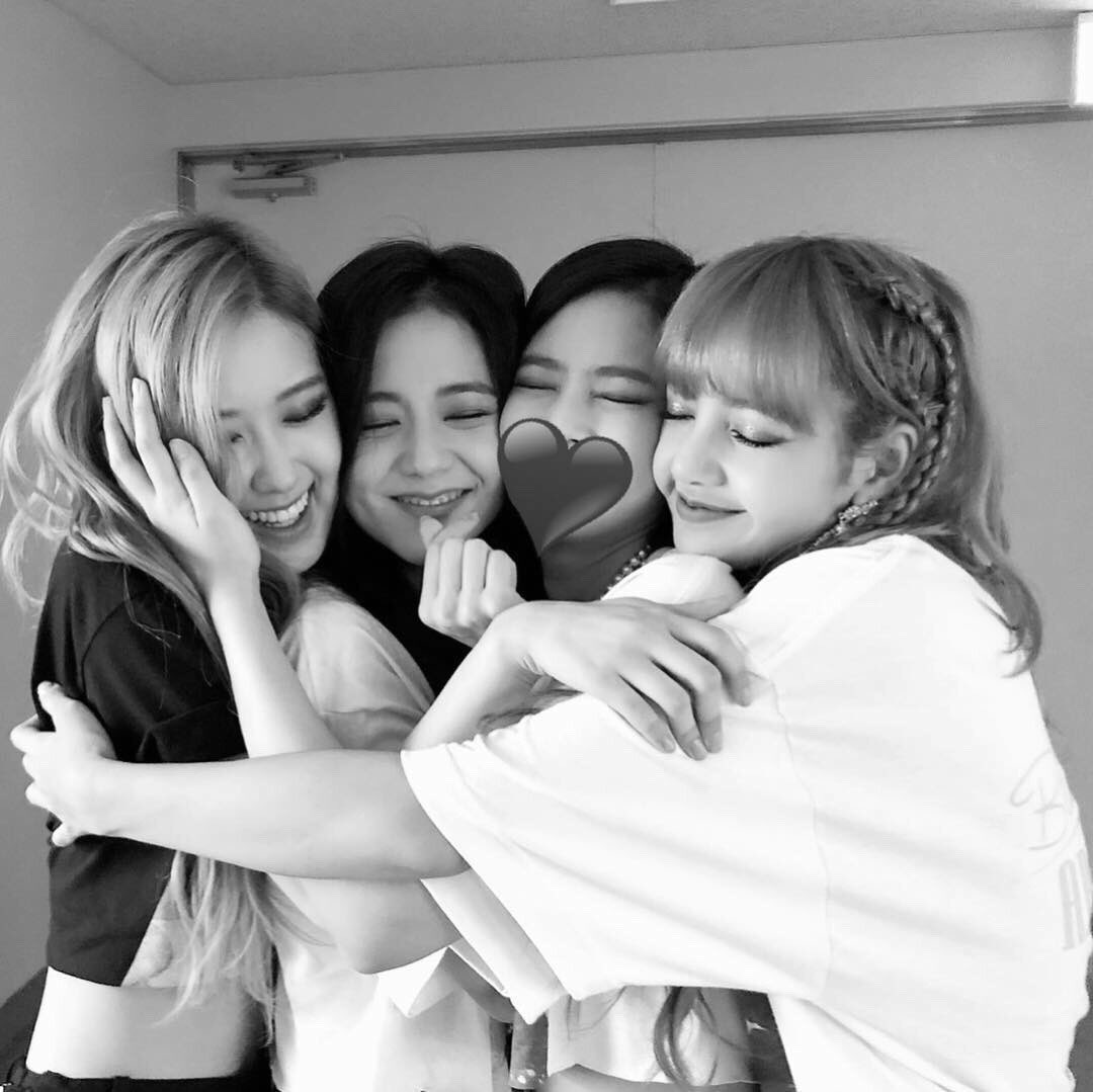 Backpinkmylove's tweet photo. Congrats all of my love🖤💖 #ThreeYearsWithBLACKPINK https://t.co/Zbmd87FdkJ