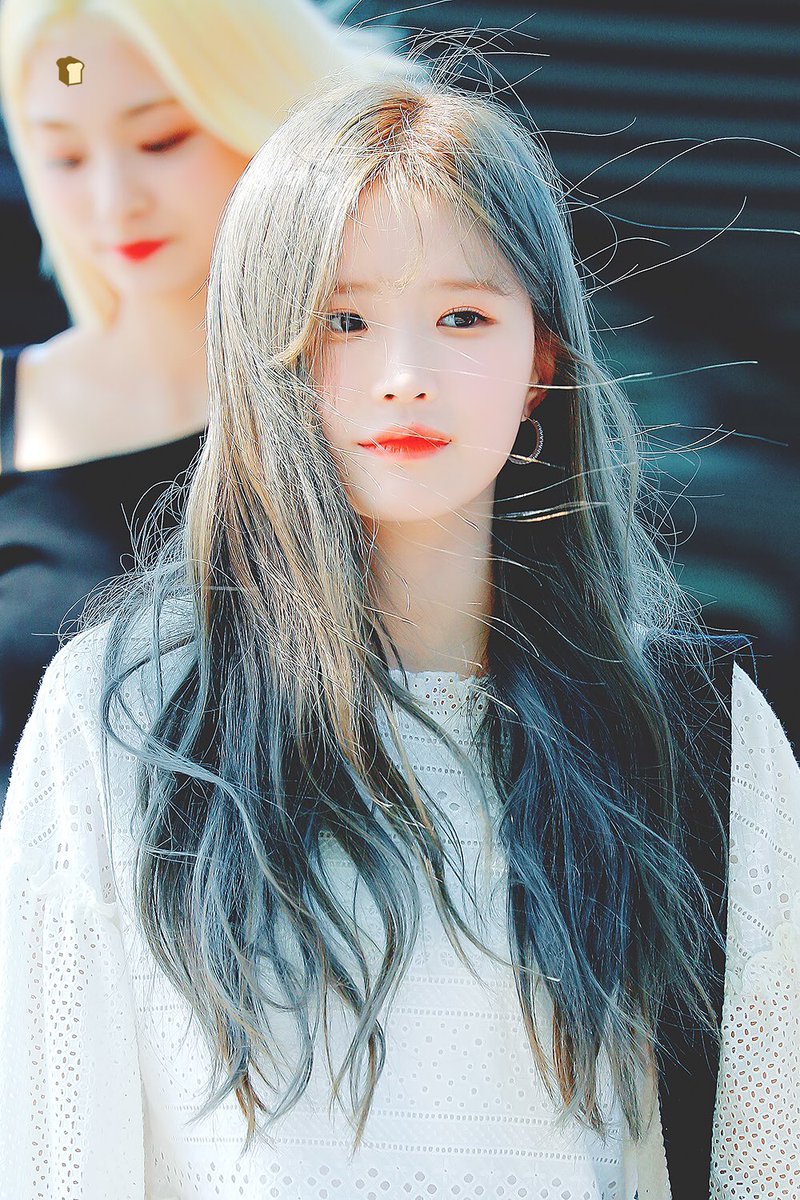 zeroduck929's tweet photo. 190706 #프로미스나인 #fromis_9 #송하영 @realfromis_9 
먼 우주를 돌아서 만난 그런 느낌이 들어 https://t.co/TuHZcEOpSq