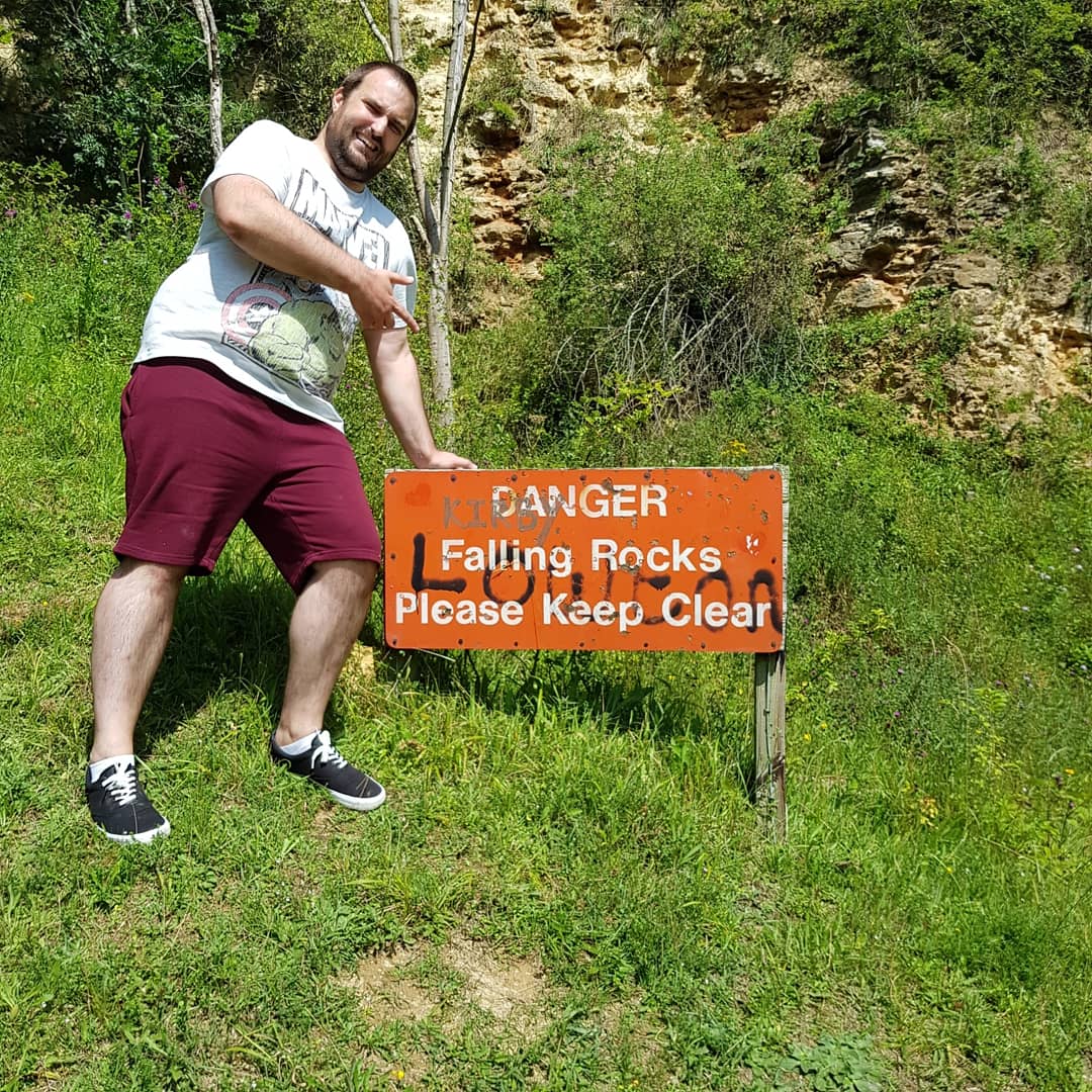 apathyacting's tweet photo. Danger! Falling Rocks! A Play in Four Pics #WarningSigns #FallingRocks #DefinitelyNotFake https://t.co/INegFIzlhi