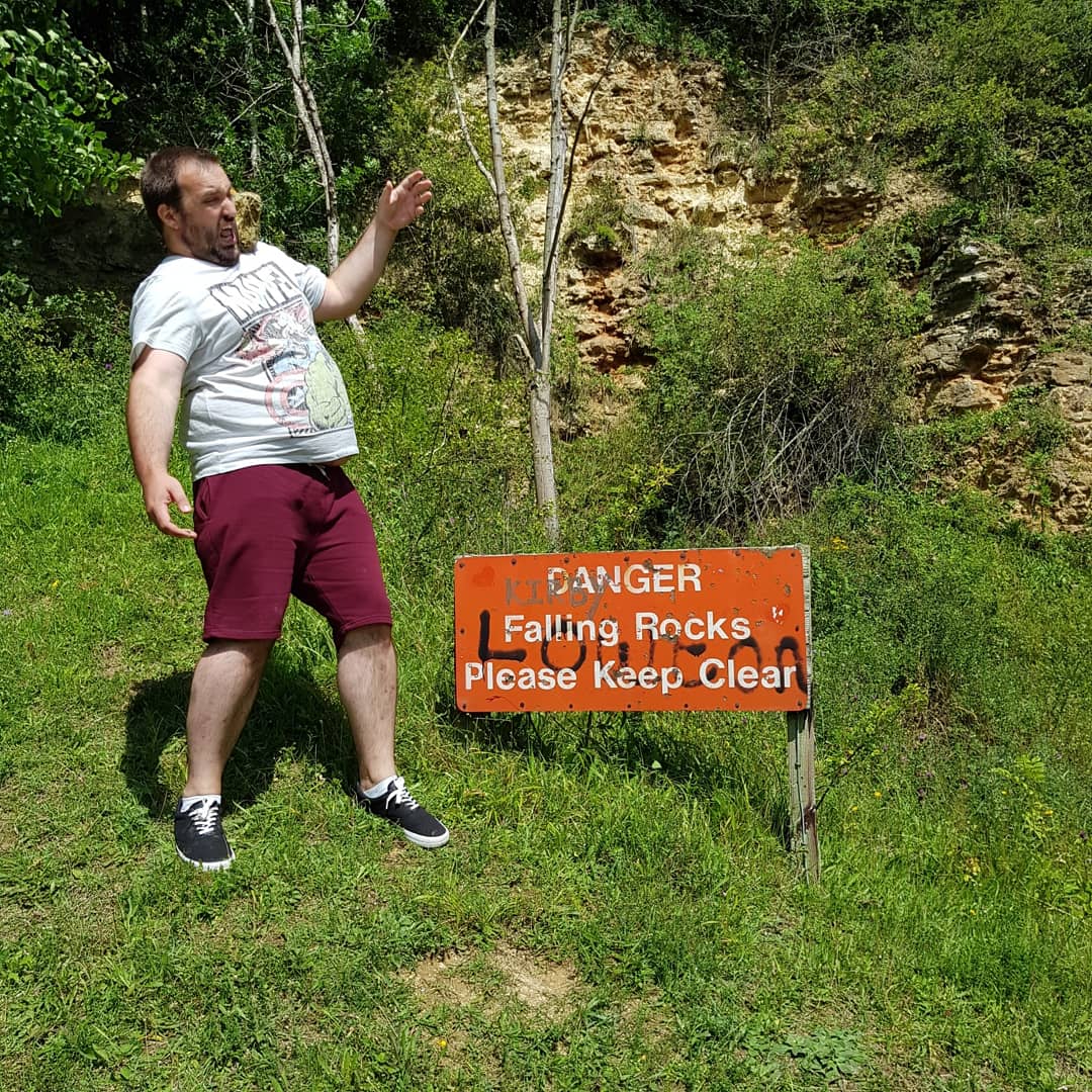 apathyacting's tweet photo. Danger! Falling Rocks! A Play in Four Pics #WarningSigns #FallingRocks #DefinitelyNotFake https://t.co/INegFIzlhi