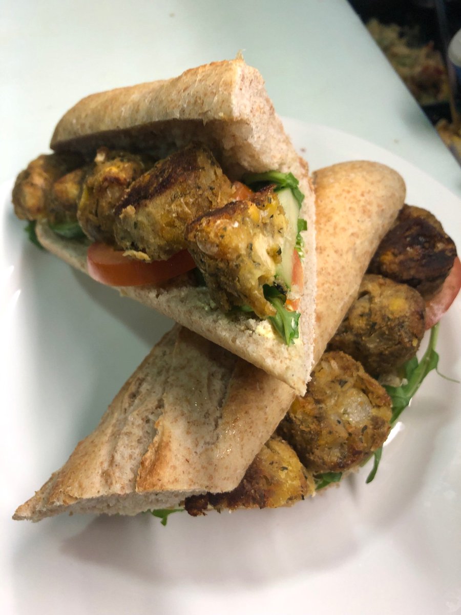 LStoreys's tweet image. #new #vegan #delibar #craigforth why not pop down &amp;amp; try our new vegan options at the delibar #tasty #cheese #houmous #falafel #lunch #peckish #baguette #welovethisbusiness @lynnywinny_lynn @georgegunn2303