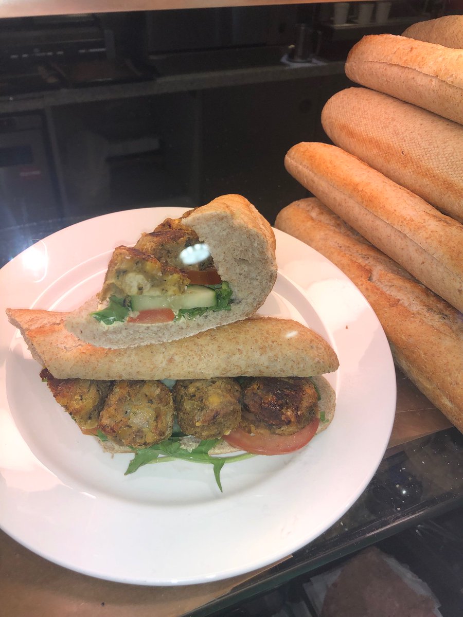 LStoreys's tweet image. #new #vegan #delibar #craigforth why not pop down &amp;amp; try our new vegan options at the delibar #tasty #cheese #houmous #falafel #lunch #peckish #baguette #welovethisbusiness @lynnywinny_lynn @georgegunn2303
