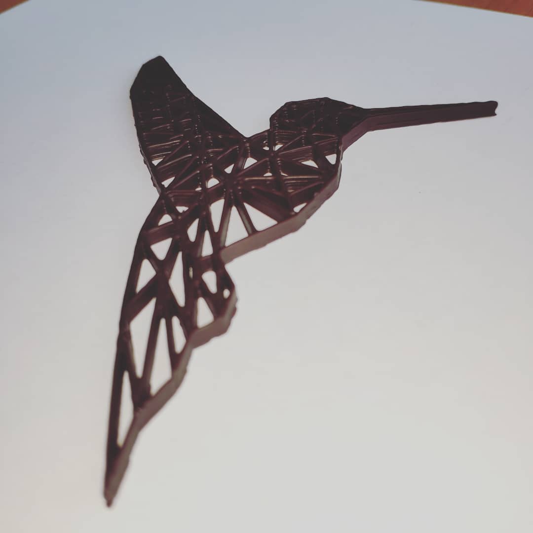 ChocoL3d's tweet image. 3д печать шоколадом из обычной плитки с магазина. Шоколадка марки Свиточ.
Перед печатью шоколад был темперирован, это обязательное условие для качественной и быстрой 3д печати шоколадом. 
#3дпечать #chocolateprinting #3dprinting #chocolate #foodprinting #colibri #bird