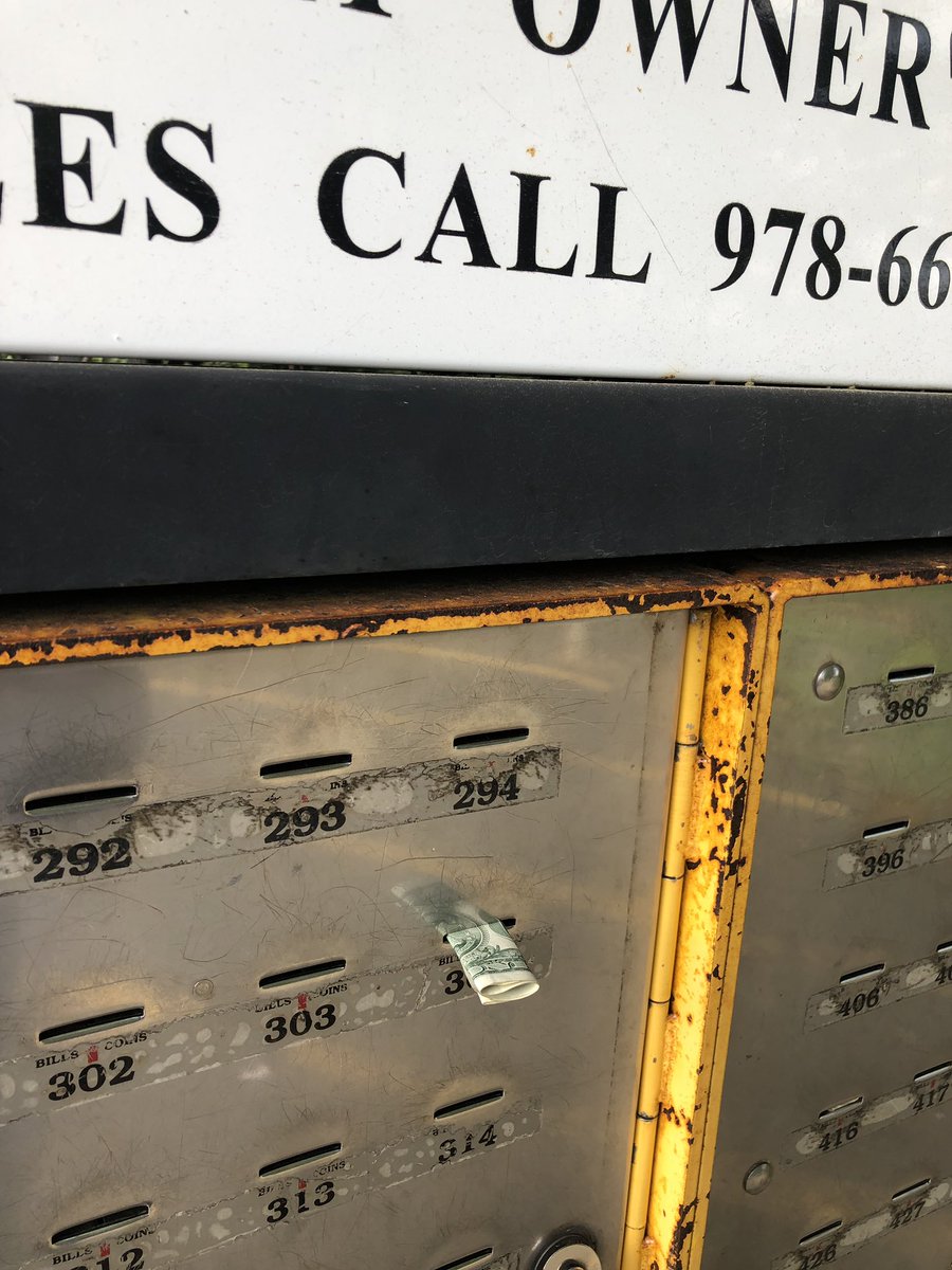 gusbic's tweet photo. As you are stuck on the green line or in a South Station elevator, I will share with you some of the amazing technology used when paying for parking at N Billerica rail station ... need to crease 4 bills correctly for it to work #bakerfail #bakerpolitoexpectdelays #mapoli https://t.co/plgzWdpYHH