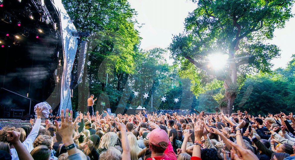 I dag begynder #Smukfest i Skanderborg for alvor. Hurra for 40 år med fællesskab og overskudsenergi💚👏 
(foto: Hanne Nielsen/Smukfest)