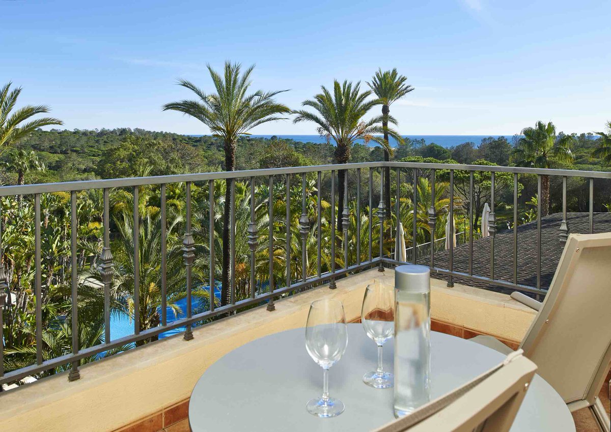 Upgrade your stay and dream while facing the green of the Park &amp; the blue of the Sea. Contact us and Book now last rooms available. 
#riaparkhotels #luxuryhotels #seaview #summerholidays #dreamholidays #naturalpark #quintadolago #valedolobo #algarve #portugal