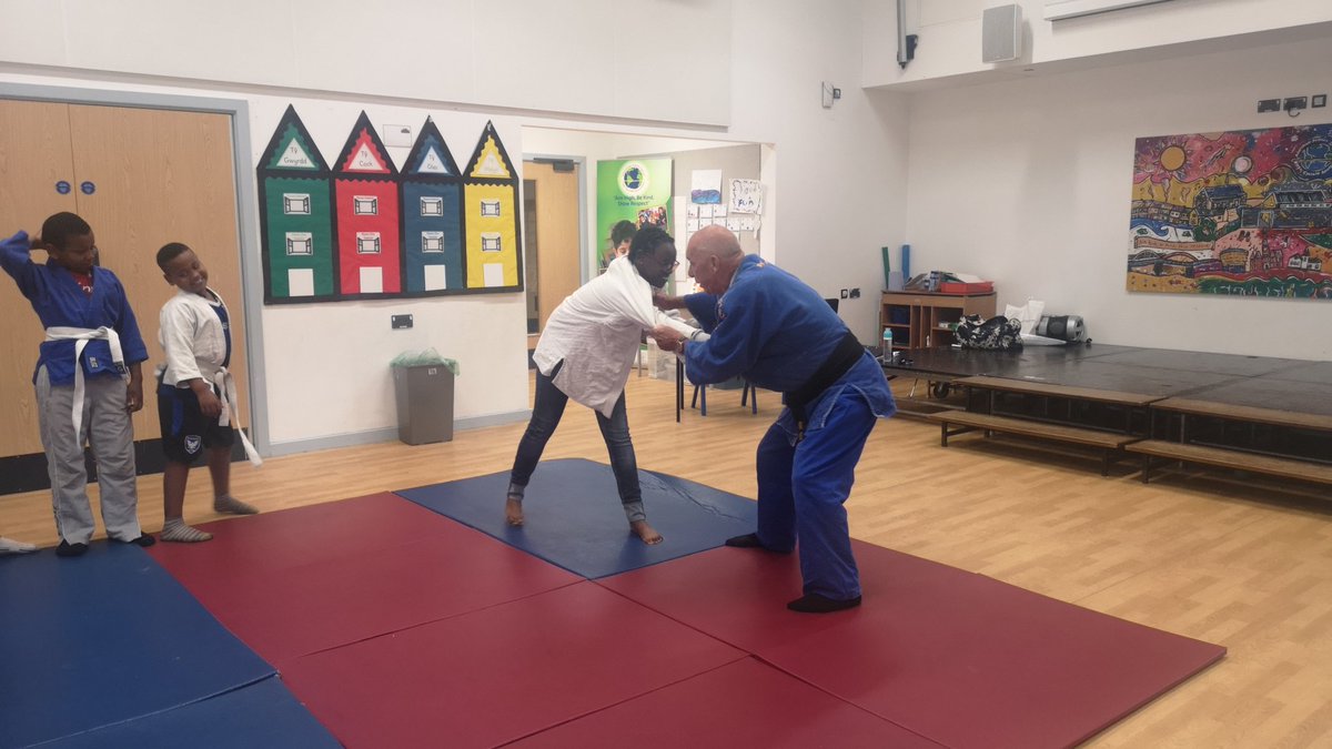 AdamsdownF's tweet photo. Absolutely fantastic session of Judo with @royjudo we can't thank you enough! #makingmemories @foodandfunwales @AdamsdownPrm 🥋🏫 https://t.co/oyex7W6aho