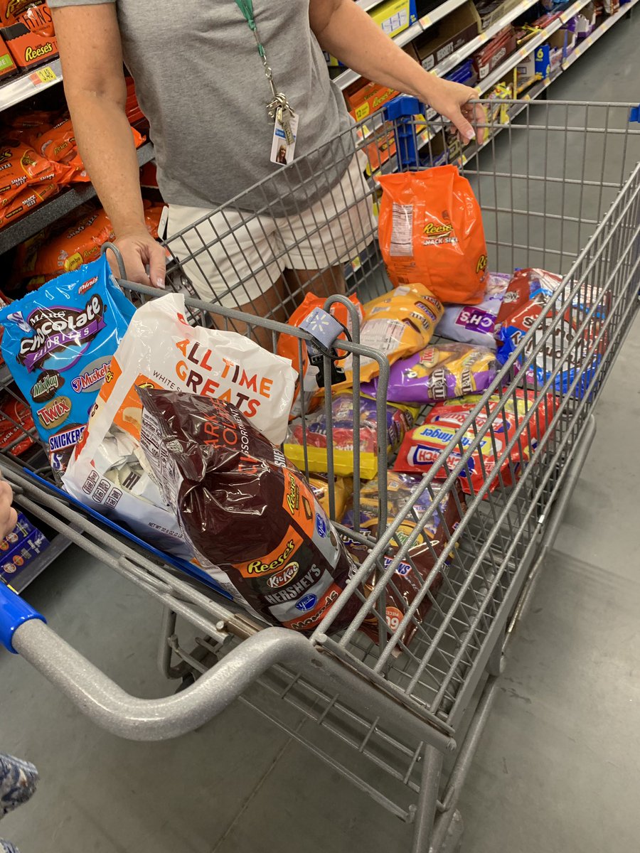 ewolfhope's tweet photo. When your boss takes you candy shopping. #bcpsdtlc #ignitelearningbcps https://t.co/aztsVuDArp
