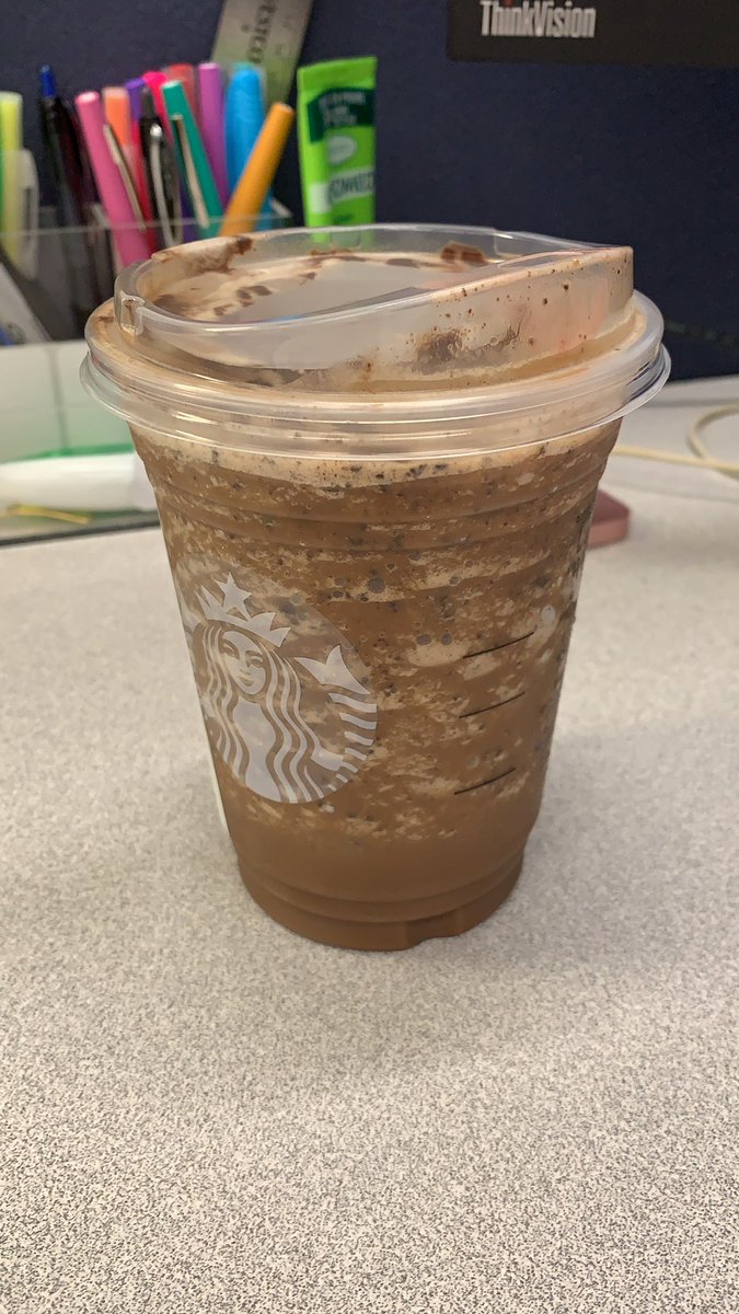 kanwalj7's tweet photo. These lids are not meant for Frappuccinos @StarbucksCanada nothing comes out #wtf #starbucks #fail https://t.co/HkgrX4Q2CW