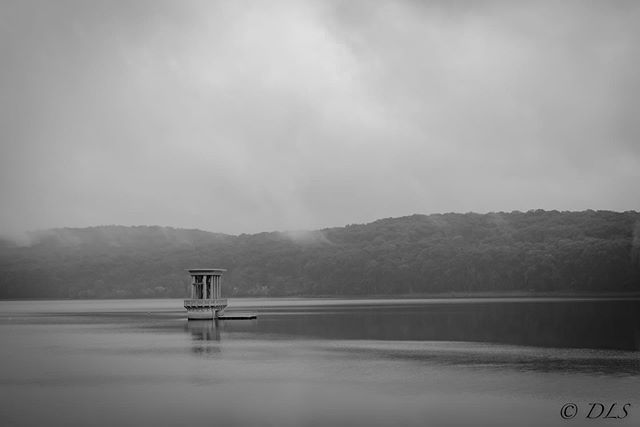 dlsdigitalarts's tweet photo. Into the grey..
.
#dlsdigitalarts #lake #landscapephotography #landscape #rainyday #rainy #grey #wintersdayscold #winterwonderland #outandabout #winterlandscape #victoriahighcountry #vichighcountry #fujifilmxt3 #fujifilm #visitaustralia https://t.co/r6GYQYg9wI