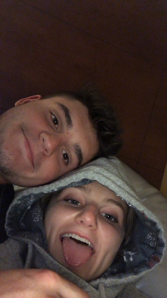 catburke3's tweet photo. Happy birthday to my bestie I hope 18 treats you well ily❤️❤️ https://t.co/RCvtAWKUzP