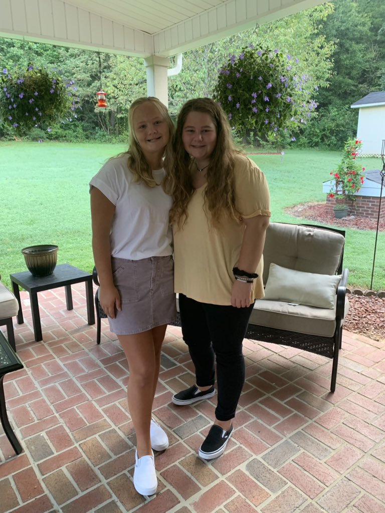 Sally_Reece's tweet image. First day of eighth grade for Kinlee and first day of sophomore year for Paxton @MACSchools #MAfirstday