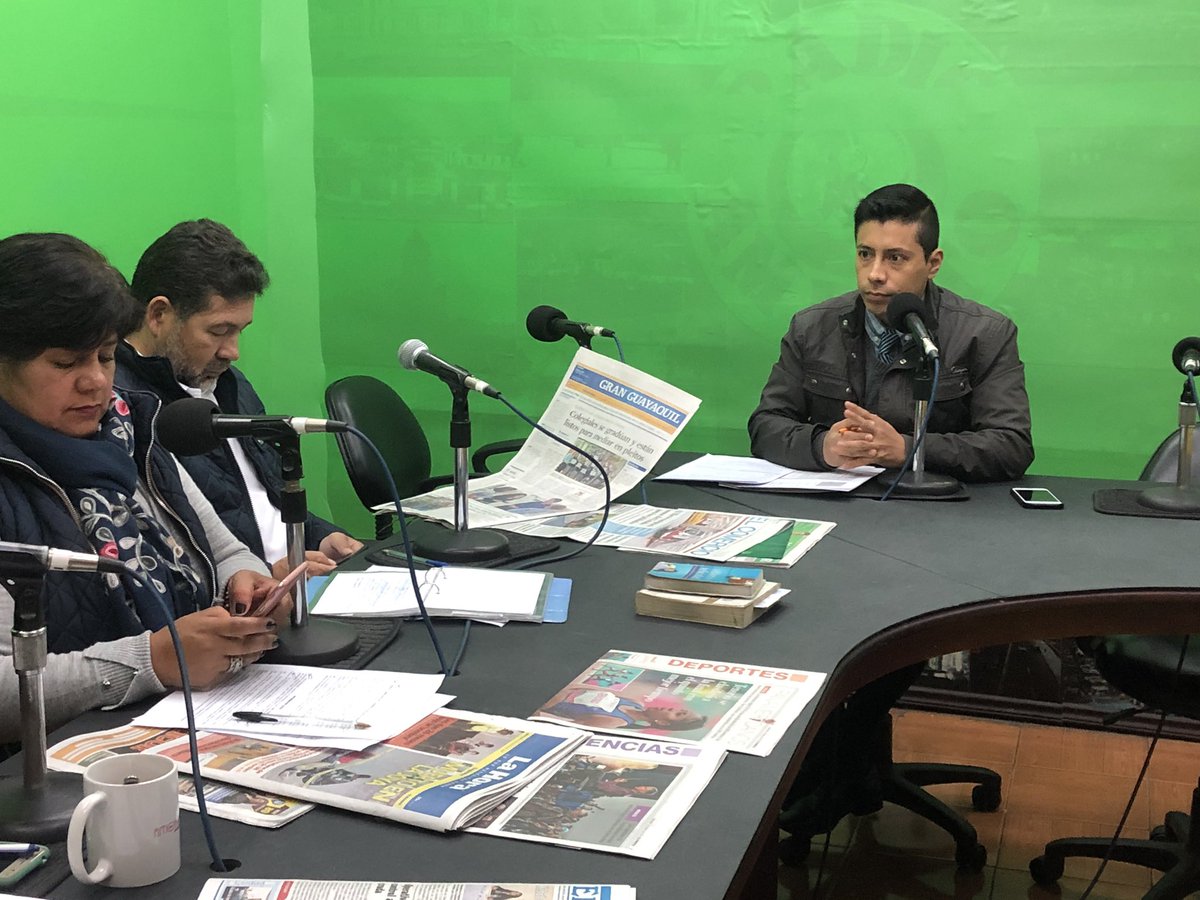 Cz3Alex's tweet photo. ZONA 3| #Tungurahua En estos momentos informando a la ciudadanía a través de @RadioAmbato1 sobre servicios de @RegistroCivilec y #MatrimonioIgualitarioEC https://t.co/VOGNZX9KEK