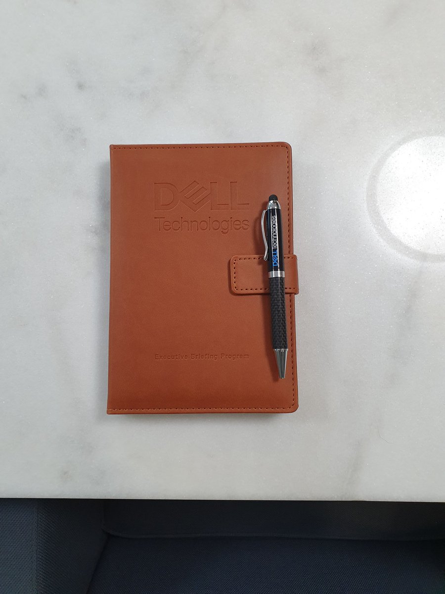 Briefing day! Happy Wednesday! #RioEBC <a href="/gbarretoxx/">Gustavo Araujo</a> <a href="/carlosedcamara/">Carlos Camara</a> <a href="/_renata_enne/">Renata Botelho</a>