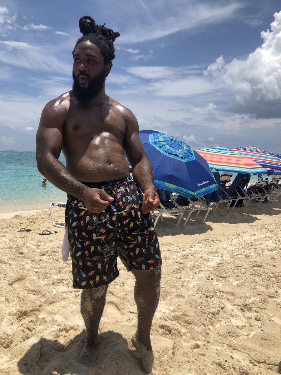 plyypancho's tweet photo. Sheesh its crazy how much can change in just a yr. Last yr around this time was one of the toughest times in my life. One of my best friends passed #LLRAD to losing my relationship to a 500 credit score. I decided to pick up a weight a take control and be happy again. 205-195-210 https://t.co/DflHB7qiGr