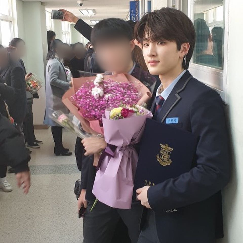 superioryohan's tweet photo. why r there new hyunbin pics suddenly appearing out of nowhere https://t.co/vffElJYZIp