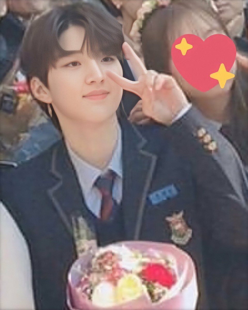 superioryohan's tweet photo. why r there new hyunbin pics suddenly appearing out of nowhere https://t.co/vffElJYZIp