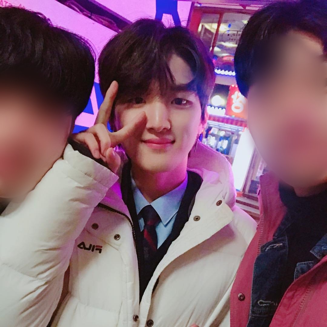 superioryohan's tweet photo. why r there new hyunbin pics suddenly appearing out of nowhere https://t.co/vffElJYZIp