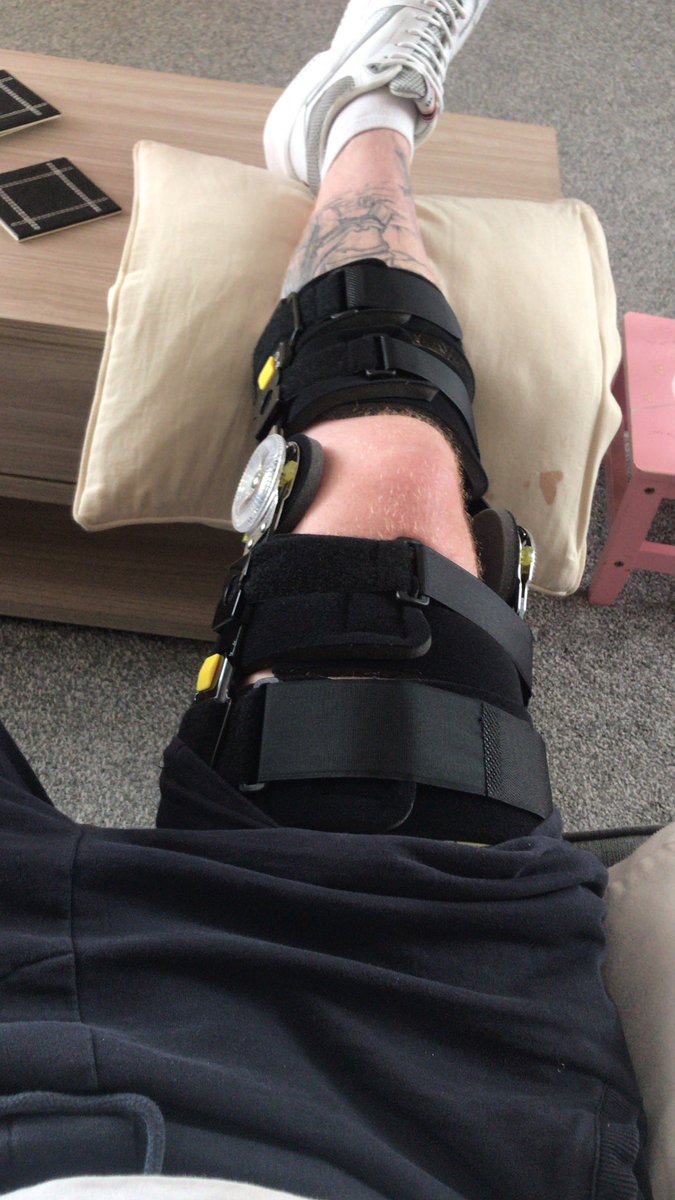 somersetseahawk's tweet photo. Signed off for 4 weeks. #nosickpay #skintinseptember 👎🏻 https://t.co/Y5N4gGBJUZ