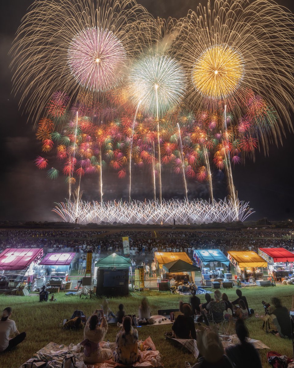 travesshaeth's tweet photo. 山形まで花火見に行ってきました。
こちらの花火なんと全長2キロ！
私に換算するとなんと1212シンゴの長さです。
ステキなミュージック花火でした✨
#酒田花火ショー
#山形県
#東京カメラ部 https://t.co/nrZk2UQgtQ