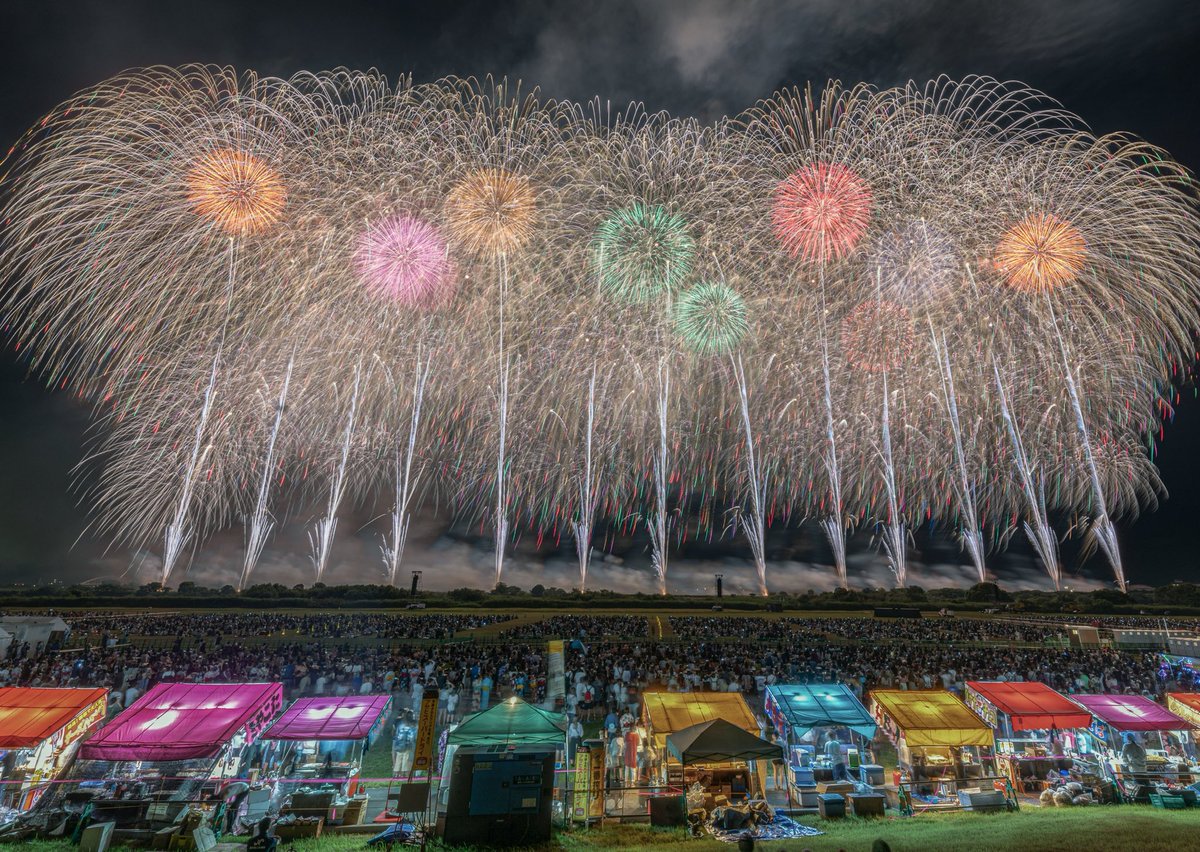 travesshaeth's tweet photo. 山形まで花火見に行ってきました。
こちらの花火なんと全長2キロ！
私に換算するとなんと1212シンゴの長さです。
ステキなミュージック花火でした✨
#酒田花火ショー
#山形県
#東京カメラ部 https://t.co/nrZk2UQgtQ