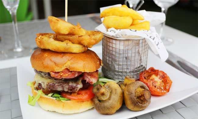NDAC_co_uk's tweet photo. This has got to be the best burger in Chepstow! Come to the View Cafe Bar and judge for yourself...

#Chepstow #DeanWye #ForestofDean #Gloucestershire #WyeValley #Food #Foodie #Restaurant #PlacesToEat #NDAC #ViewCafe #ViewCafeBar #FoodDrink #FoodandDrink #FREEwifi #BestBurger https://t.co/Ux2OMcVxFq