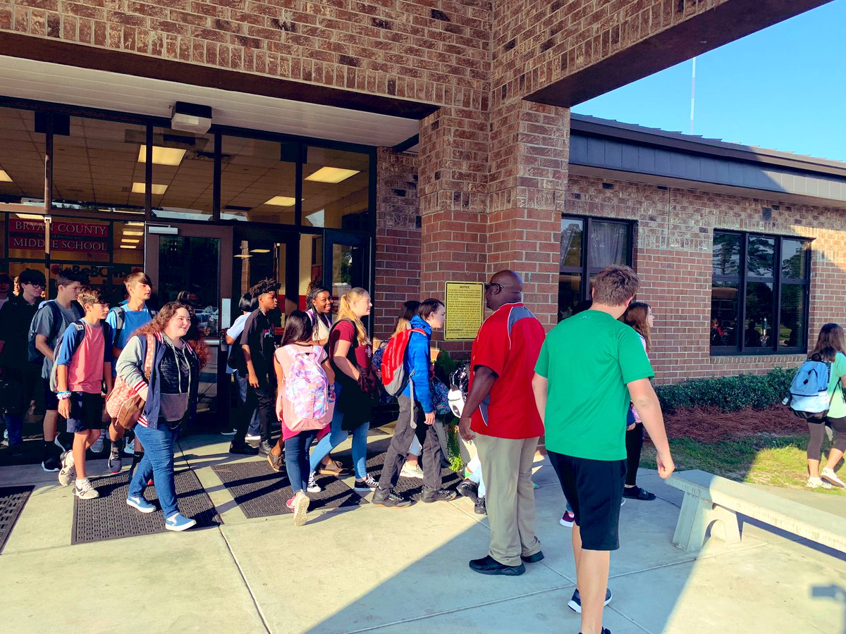 missliz31's tweet photo. You can not help but be ππExEcExCited ππ when you enter the @BryanCountyMS doors!
#AllSmiles #AllDayβ€οΈπ€βΊοΈ #BeBCMS #ProudPrincipal #WeSayConnectionsNotSupervision #FunAtEveryTouchPoint #BeYouBeHereBelong π₯°πππ https://t.co/O6HDg3lsn4