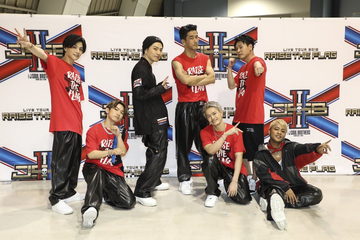 三代目 J Soul Brothers 京セラドーム初日 ありがとうございました New Singleも遂に発売しました Scarlet Golden 共にたくさん観て聴いてください 明日も盛り上がっていきましょう Scarlet Mv T Co 99iefnah8z Golden Mv