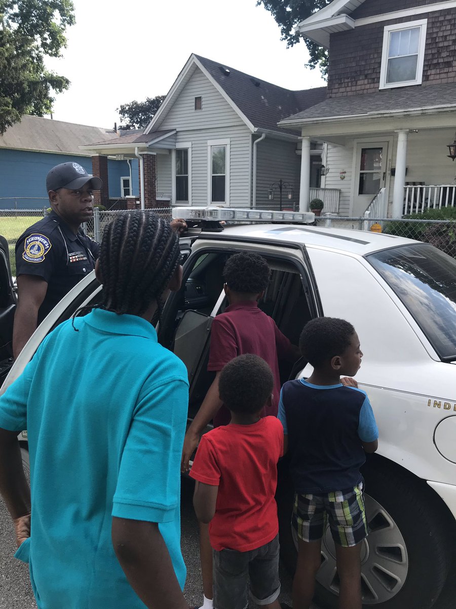 miracle_place's tweet photo. What a fun night hosting Police Night Out at our community center!🚓 A special thank you to all of the officers who came to hang out with our kiddos😍 https://t.co/oCmyejsFEx