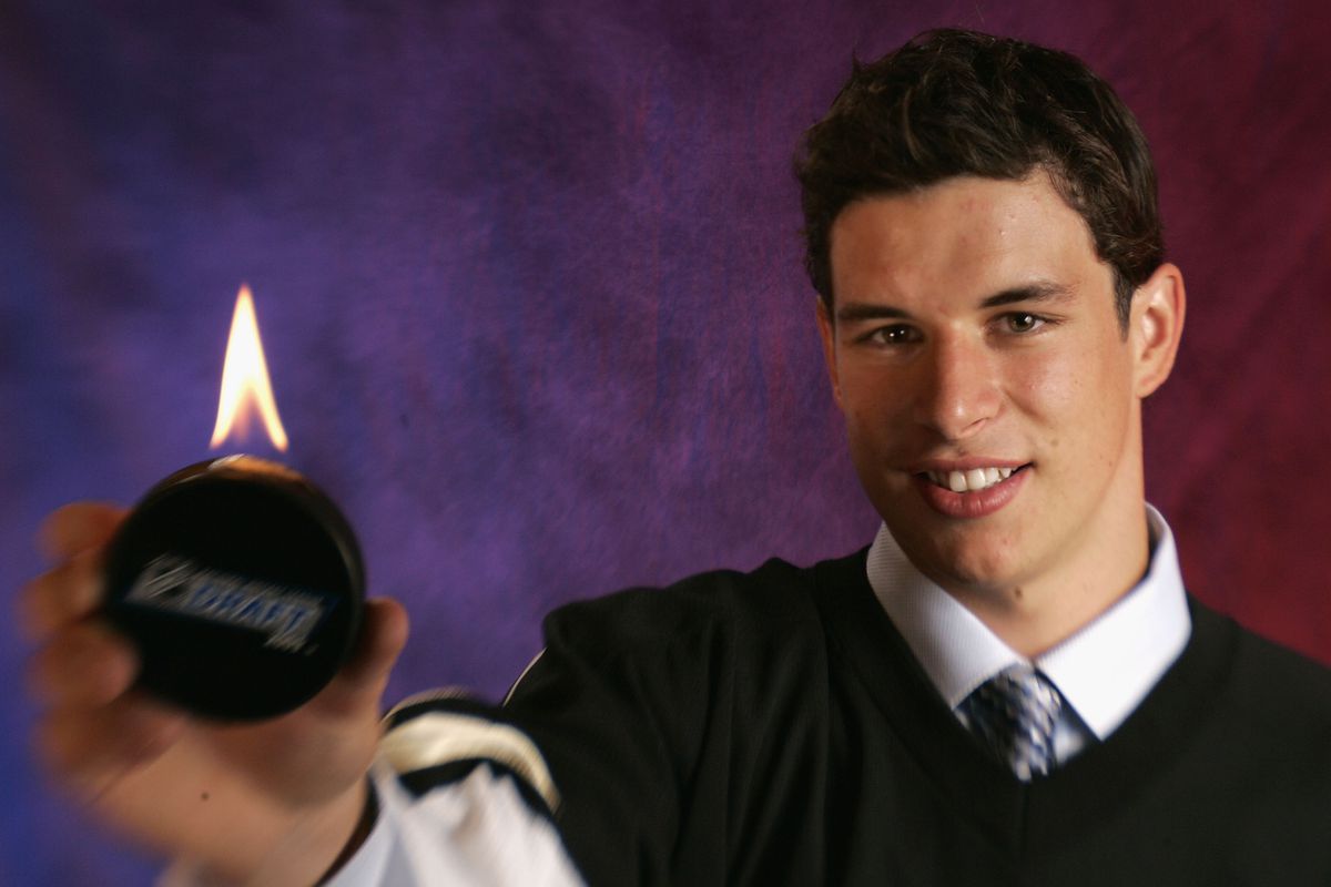 thehighbutton's tweet image. The kid turns 32 today! Happy Birthday Sid 🎉 #TheHighButton