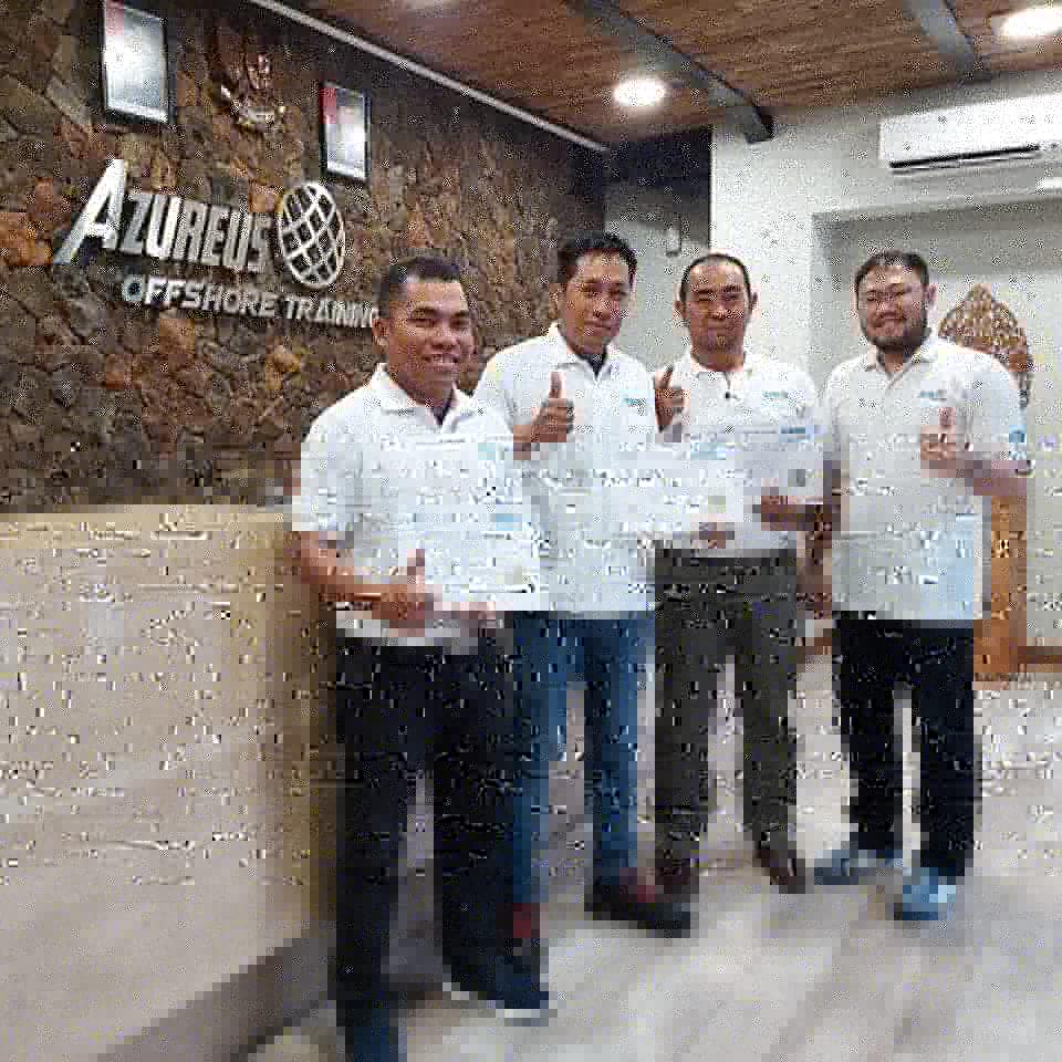 AzureuzOTC's tweet photo. Offshore Ship Handling Course Batch 1 🎊🎉🚢
.
.
.
#offshoretraining 
#azureus 
#azureusoffshoretrainingcentre 
#offshoreshiphandling https://t.co/bn40ShO7cE
