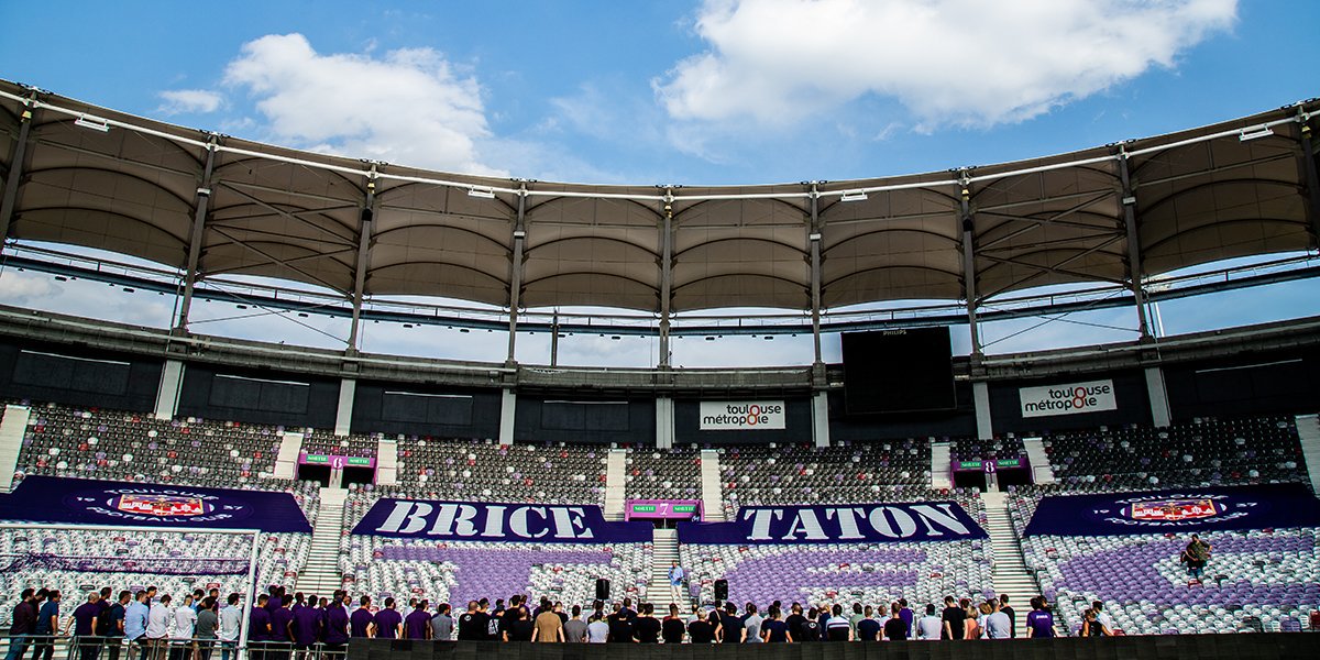ToulouseFC's tweet image. Hier, supporters, joueurs, dirigeants et personnels administratifs du TFC étaient réunis au Stadium pour honorer, une première fois cette saison, la mémoire de Brice Taton 🙏

toulousefc.com/fr/le-club-uni…