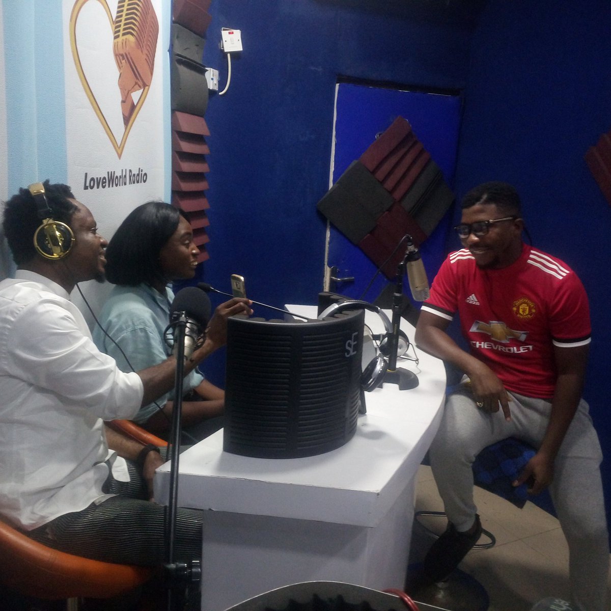 Heavyjaymouth's tweet photo. #WeAreLiveNow on the #LaughHourShow with @BishopChikancy ft @deaconkahmoh @anwuli_host
Tune in to https://t.co/vU7sjsCjZ3 to participate.
Or download the Loveworld Radio App on Google PlayStore with #RefererenceCode: 561423 https://t.co/JtLSlL3hEt