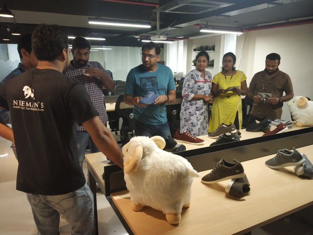 cloworknow's tweet photo. We have @NeemansOfficial with us today to exhibit their product which is made out of merino wool from Australia.
Mr. Tharan Chabra, Founder has taken this session forward explaining the specifications and importance of their product.
#clowork #community #neemans #product https://t.co/icBPtAMBey