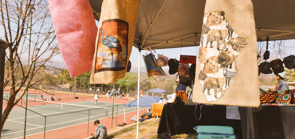 TimeoutJoburg's tweet photo. All-in-one-stop-shop where you can find almost anything in the market 😎
#art #food #doeks #earrings
#accesories #livemusic #weltevredenpark
#craftmarket #familyfun #books #weekendmarket #explorejoburg
#relax #TimeOutJozi #TimeOutMarket #Bags https://t.co/6M2ThUONP9