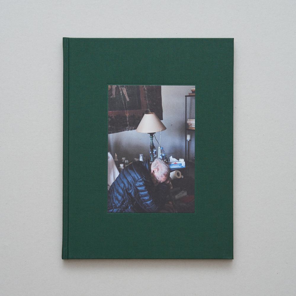 SundayBooks's tweet photo. François Halard | Papa

‘Contrary to François Halard’s habits, these photographs delve into the very intimate; quiet pictures of a withering body, a frail face, marked by years and wisdom, and captured with affection and decency.’ 

https://t.co/c1Umn0kcBh https://t.co/FElxUjn8Ns
