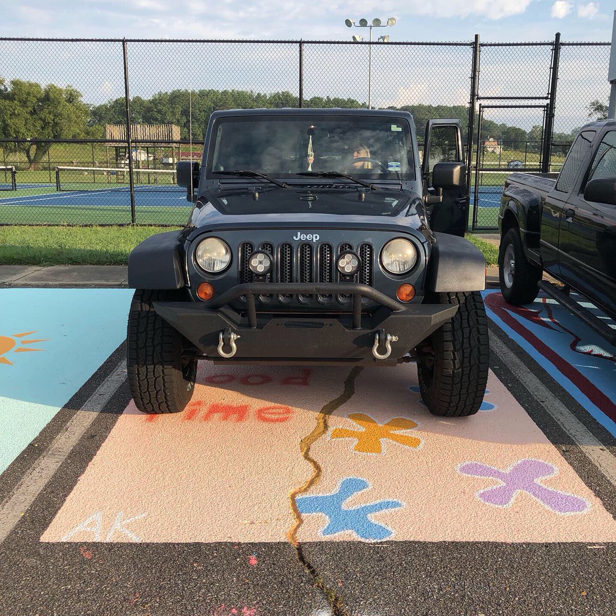 ConniTucker's tweet image. First First Day ⏭ Last First Day
❤️📚👩🏻‍🎓📓👑🔵⚪️🐻🎓❤️
#MAfirstday #seniorszn
