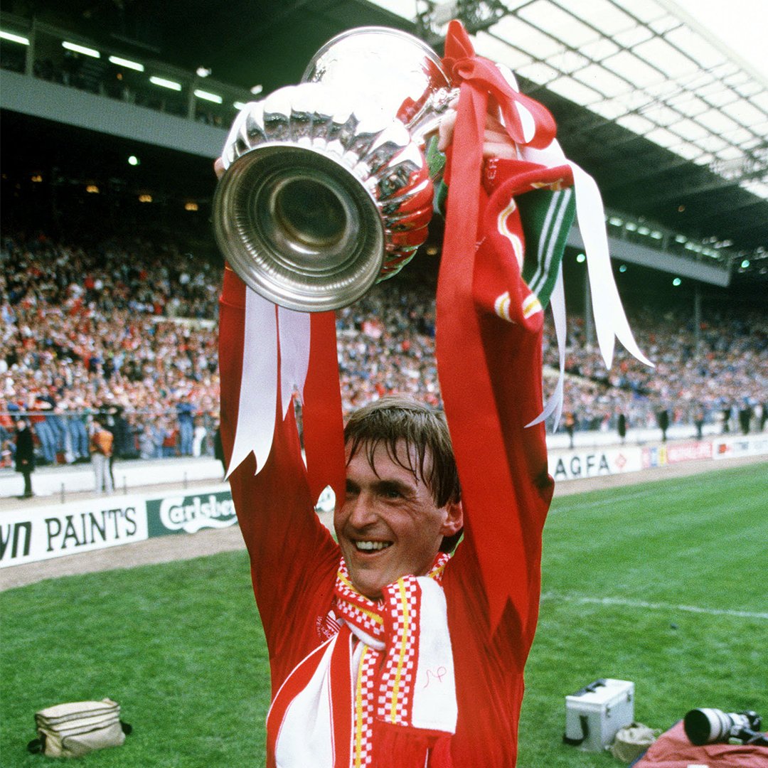 LFC's tweet photo. 👑 The King 👑
#OnThisDay in 1977, Sir @kennethdalglish joined the Reds 🙌🔴 https://t.co/mERUOiMuCa
