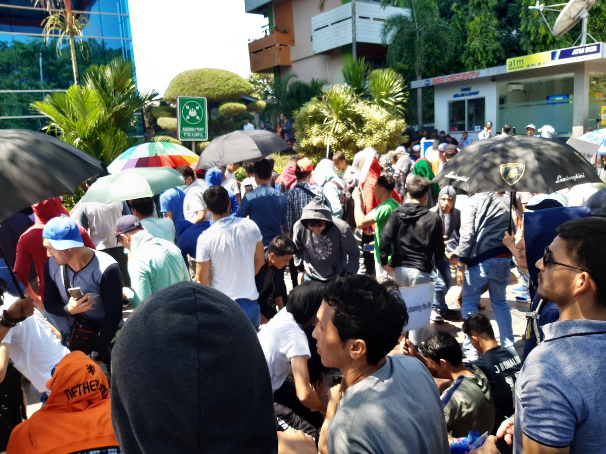 qambari_alidad's tweet photo. #HELPREFUGEESININDONESIA 
#RESETTLEMENT4REFUGEES 
I want resettlement. I did not want to leave my home until it was taken from me and entangled me in this limbo for six years.
@nicole_curby 
@Refugees 
@UNHCRIndo 
@jacindaardern https://t.co/kdWq2ryhYC https://t.co/JImqs10fm4