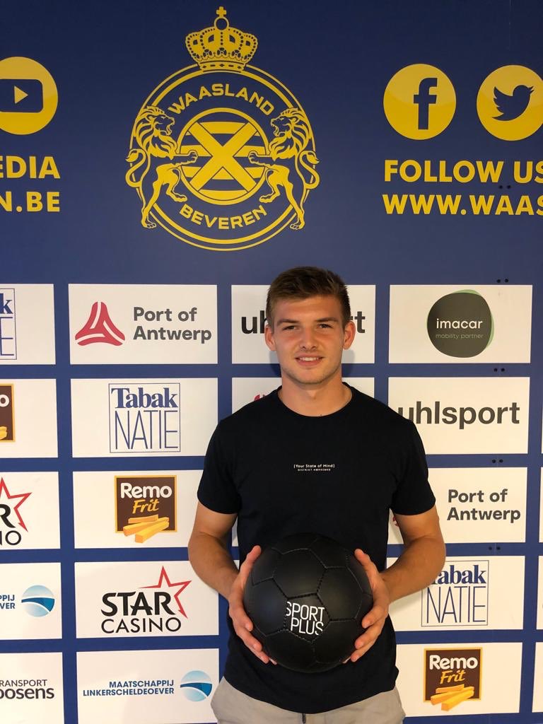 SportPlusFM's tweet photo. Jur Schryvers verlengde zopas zijn overeenkomst bij @WaaslandBeveren! Proficiat en veel succes @JurSchryvers! #SportPlus https://t.co/GHrFo2e0iG
