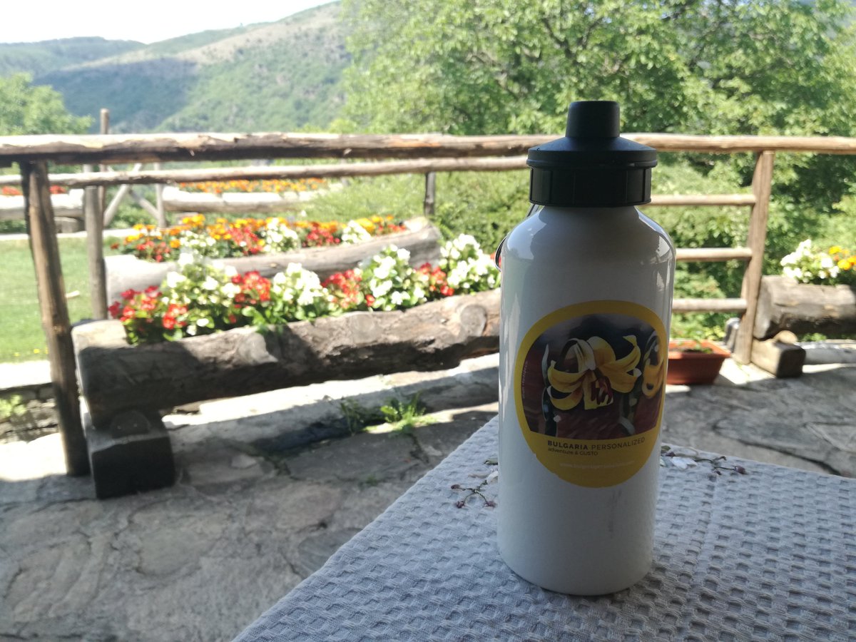 BulPersonalized's tweet photo. On the road we saw many vineyards. Our trip continuesto the village of Kovatchevitsa and Dolen. The both are architectural reserve. And we eat yogurt with honey and walnuts.
#kovatchevitsa #yogurt #Bulgaria #tasty #delicious #noplastic https://t.co/hYltMmcouG