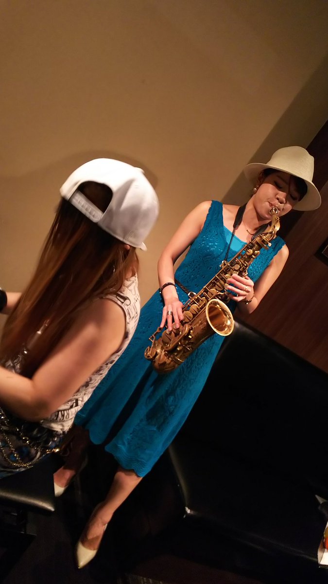きんちゃん 今夜の部活動 Music Bar シルナージュへ 山崎ユリエ Sax X 斉藤アリア Key 久し振りにユリエちゃんのサックスとアリアちゃんのキーボードを聴きたくて La で培ったブラックミュージックを核としてグルーブな音楽でした 山崎ユリエ