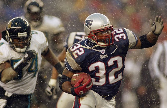 We've got Antowain Smith days left until the  #Patriots opener!Smith signed with the Pats in '01 after struggling in Buffalo. He rushed for 1,157 yards & 12 TDs his first year in NE on the way to 1 of 2 Super Bowl winsIn 3 seasons in New England he ran for 2,781 yards & 21 TDs