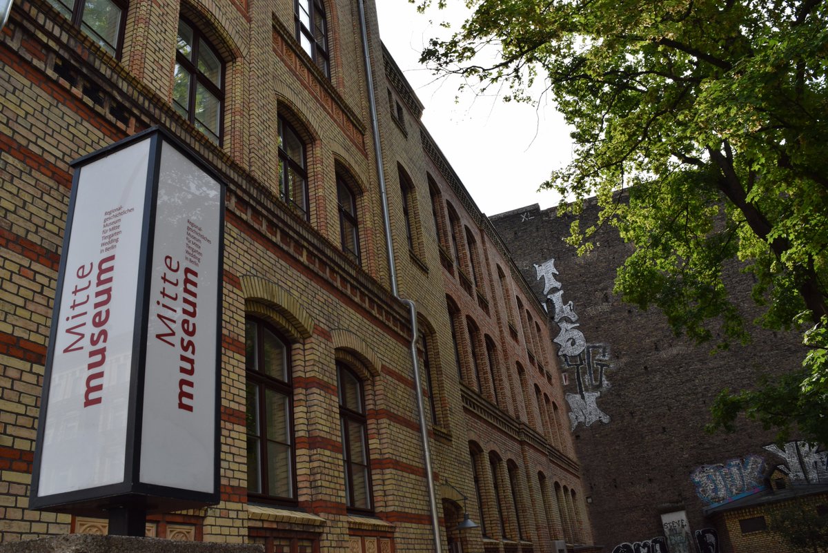 BA_Mitte_Berlin's tweet photo. Mehr als drei Jahre nach der Schließung öffnet morgen das #Mittemuseum die frisch renovierten Räume und stellt sich selbst in den Mittelpunkt der Ausstellung "Wer wir sind und was wir tun - mitten im Museum". Die spannenden Einblicke gibt ab 18 Uhr. https://t.co/ZSyE2mbZSK https://t.co/rOxLOfxqmO