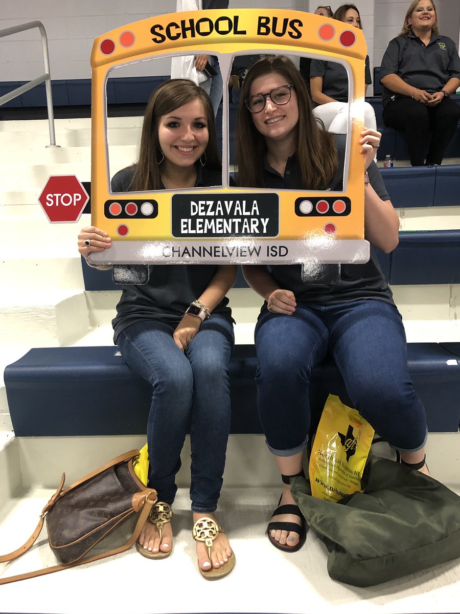 ybarrientos89's tweet photo. Please welcome these two new WONDERFUL teachers to @CISDDeZavala @ChannelviewISD #inourhands https://t.co/KtXHm4FU04