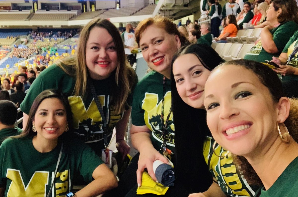 Ms_Rdz4's tweet photo. SAISD Convocation! 
#MESinspired #SAISDConvocation2019 @MrsPrisQuezada @Mrs_Ivy_ @ms_jacobson4 @JoannaYork12 @MaverickSAISD https://t.co/dsv7h3Ezb5