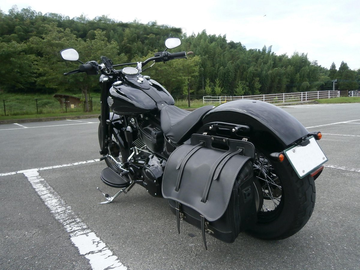 keitora8000's tweet photo. #バイク乗りとして軽く自己紹介 　
これやった事なったので

出身：福岡
足付：ぺったり
車両：ソフテイルスリムS（FLSS）
目標：九州一円は行けたので次は本州...四国！
愛車に一言：ILOVE YOU,OK！ローディーと共に無事に走り続けようね！

皆さんよろしくお願いします🙌
#バイク乗りと繋がりたい https://t.co/OpNR4N6S2q