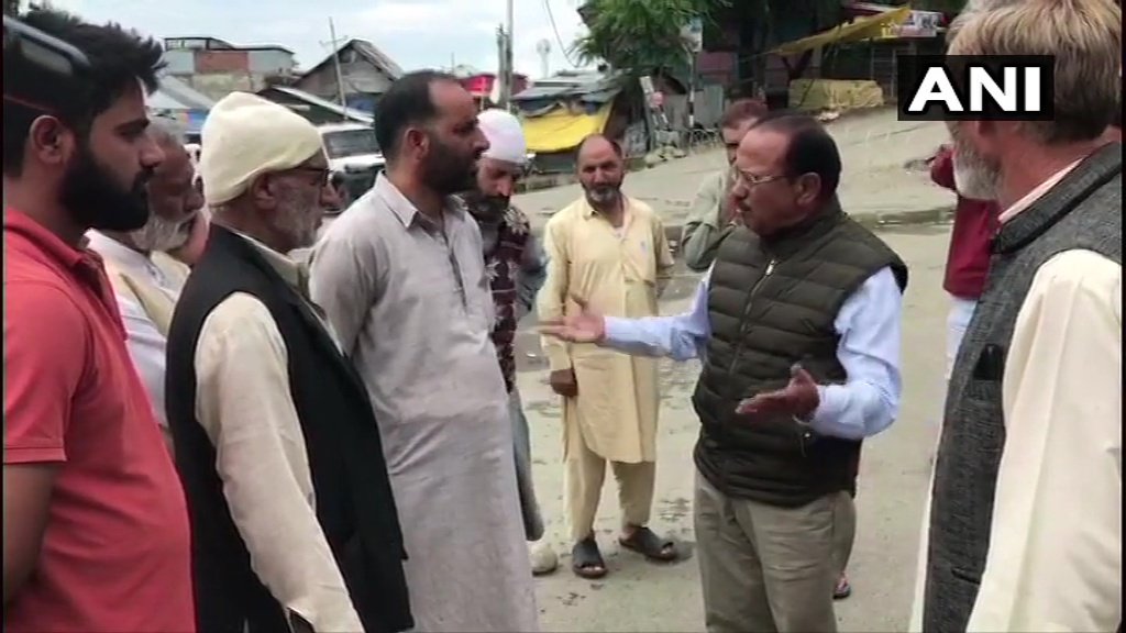 allugkumar's tweet photo. This is the present situation in #JammuKashmir #KashmirMeriJaan 
Source #ani https://t.co/nDqTvVimVj
